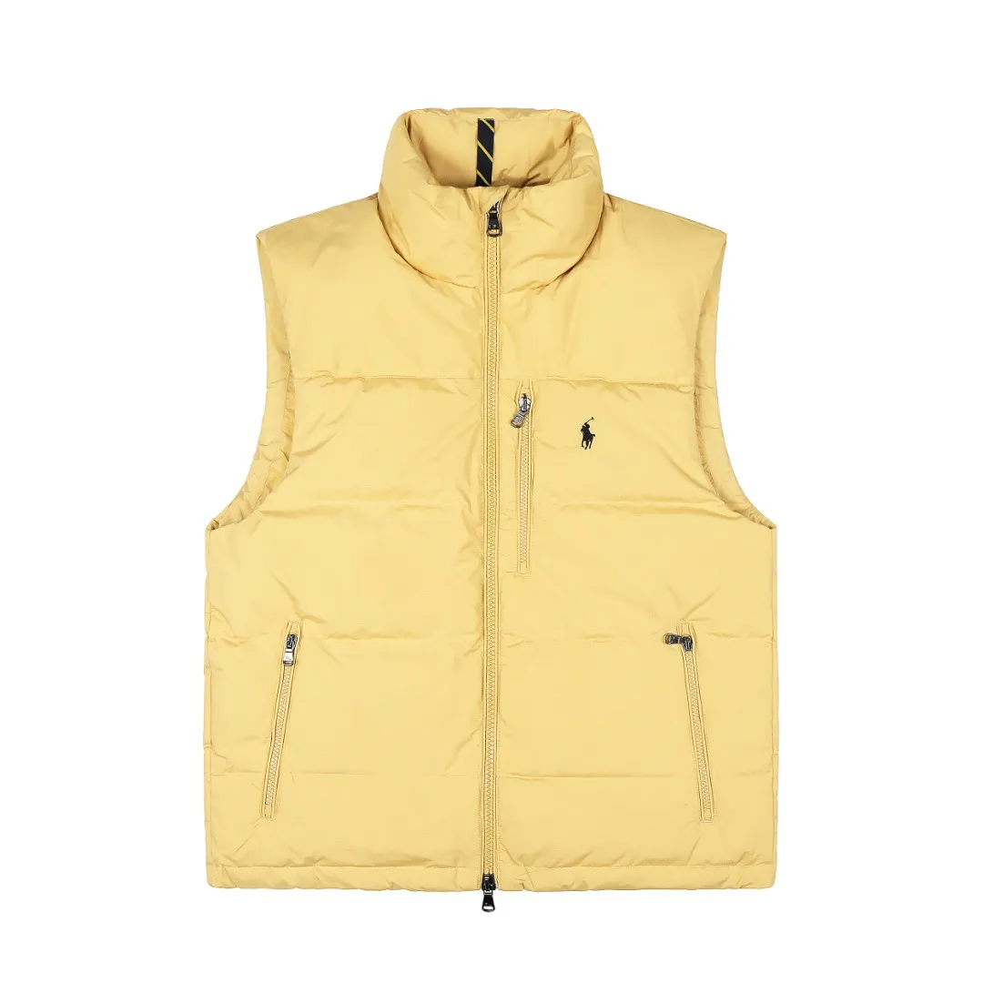 P490 Top quality" Style number: 9002# [Ralph Lauren winter basic solid color embroidery same style down vest for men and women] ✅Ralph Lauren American retro chest zipper high version top-level down filling winter down vest ✅100% high-quality white duck down, high version top-level down filling ✅Double-layer inner velvet to strictly prevent velvet running ✅Built-in adjustable drawstring, windproof and coldproof, considerate and in place ✅Original version, the maximum size can be worn up to 200 pounds. Loose and comfortable, no pressure. ✅Same style for male and female couples. Recommended OOTD wear in winter~ Size: S-XL Color: Black, Navy, Khaki, Wood Green